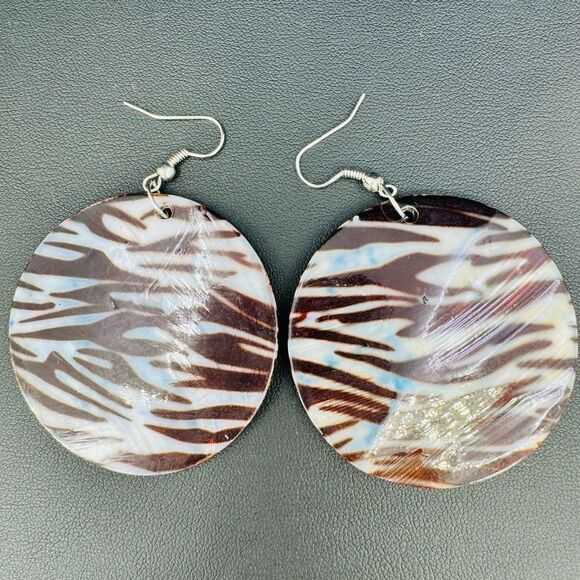 Chunky Round Sea Shell Dangle Earrings Zebra Textured Hook Clasp - Picture 3 of 6